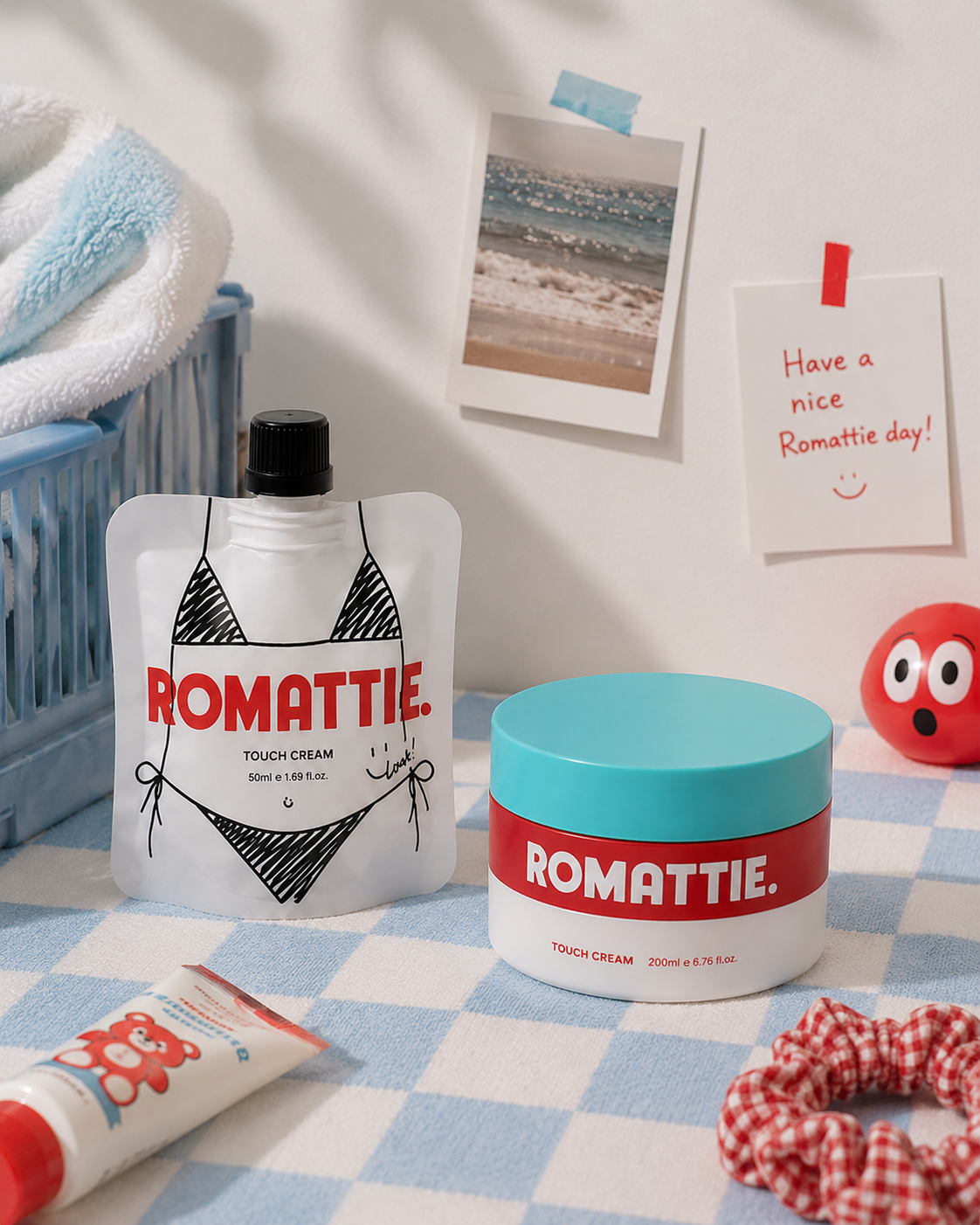 ROMATTIE 200ml Jar와 50ml Pouch를 함께 둔 데일리 바디케어 장면